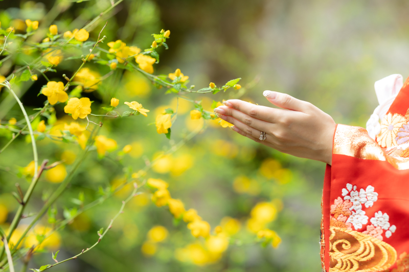 お手元ショットwithヤマブキの花。
