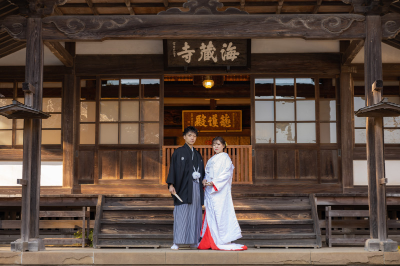 白無垢へ掛け替えをなさいました。