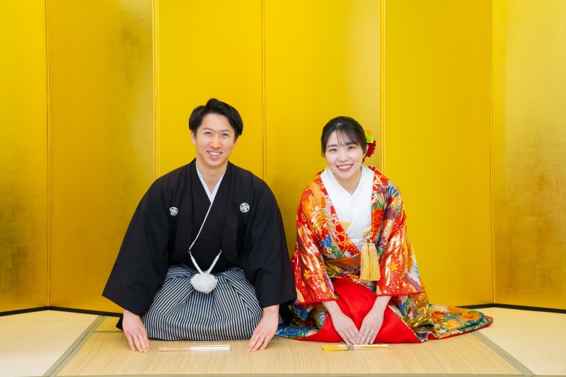 まずは、スタジオで正座ショット♪