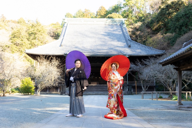 森に囲まれた妙本寺は、静寂な雰囲気。