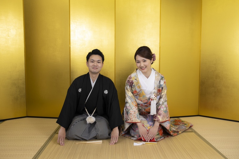 まずは「結婚報告」の定番ご挨拶ショットから。