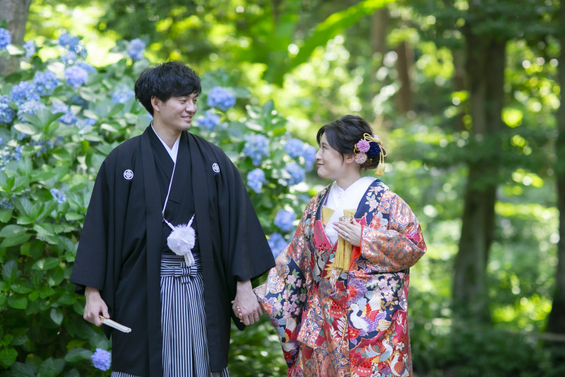 紫陽花に囲まれ、ロケーション撮影をスタート♪
