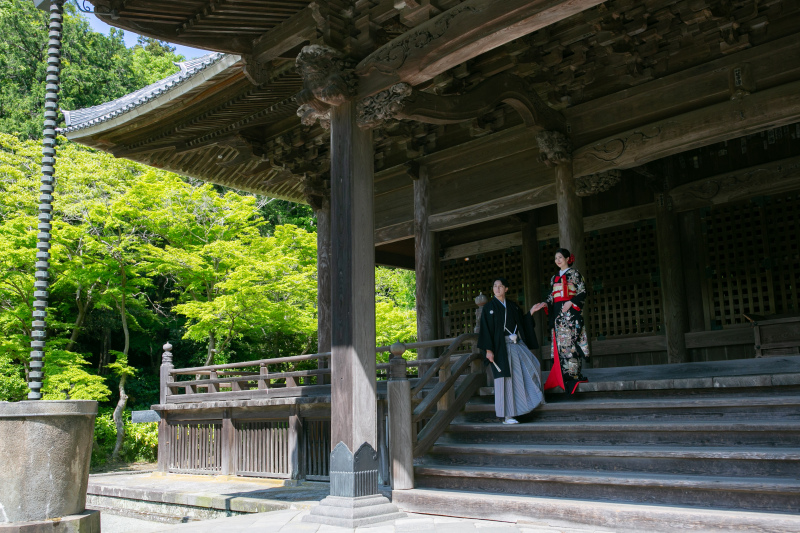 ご新郎様による紳士的なエスコート。