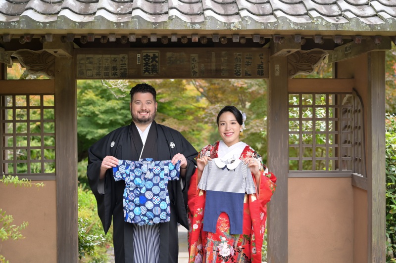 かわいいお洋服を手に。