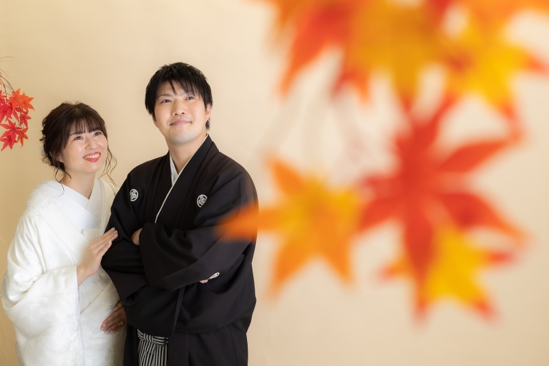 少し早い紅葉狩りのシーンも。