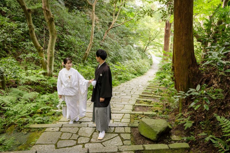 ご新郎様のエスコート必須