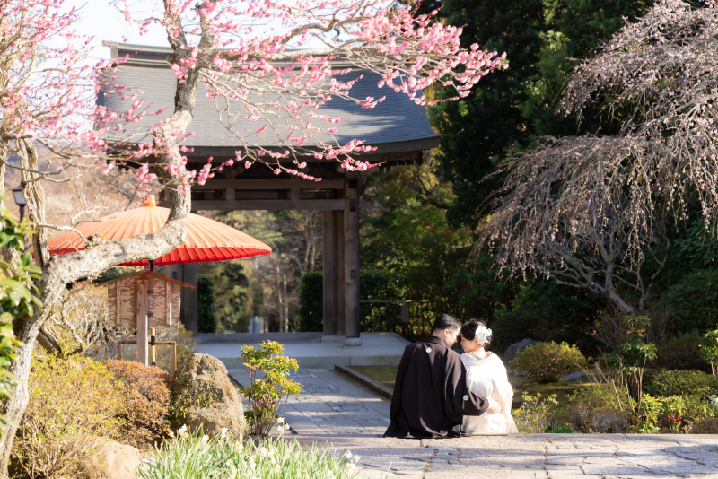 【2/16~3/10梅が咲く時期の平日】鎌倉の寺院と江ノ島が見える海岸で撮影★衣裳2着(差額無し)・美容・撮影データ150枚付き