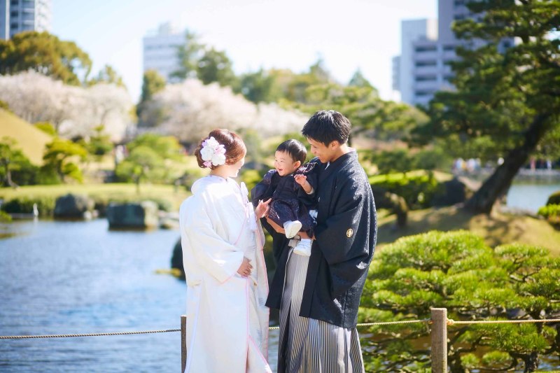 水前寺公園の庭園をバックにパッシャ♬