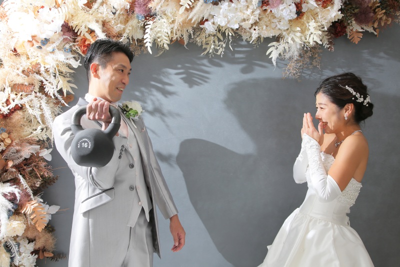 力持ちなご新郎様！