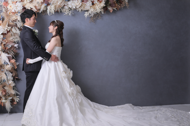 マタニティにも対応できる素敵なドレス