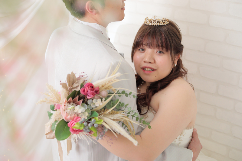 お嫁様へのサプライズに…洋装スタジオ撮影