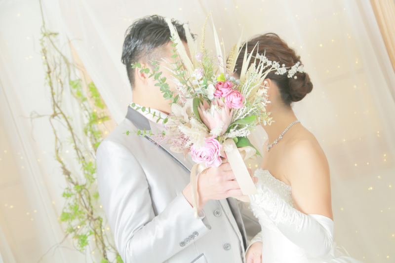 あえて顔を隠すブーケショット