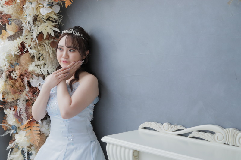 待ち合わせ風なワンショットも