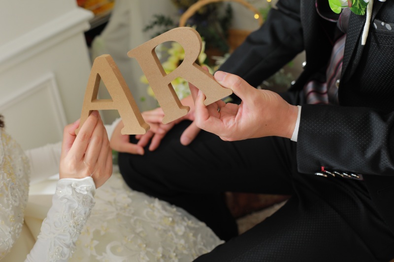 イニシャルを持ってお二人ならではのお写真を