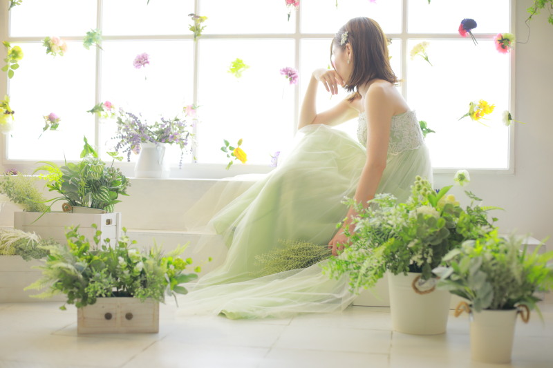 あえて顔を見せないポーズも