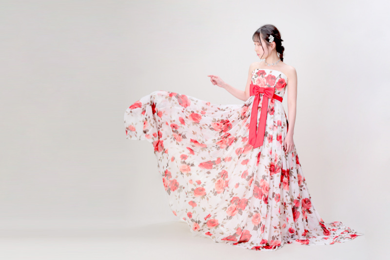 自分にもっと贅沢なご褒美を…ソロウェディング洋装1着(全データ付き)…¥66,000