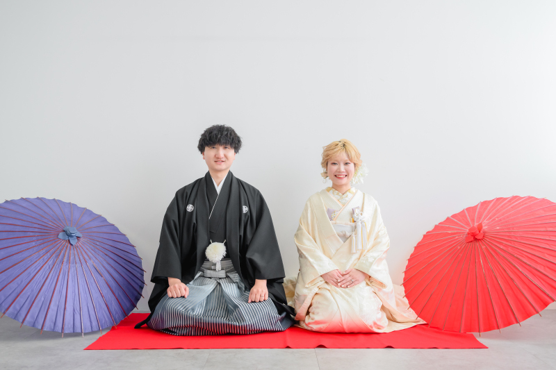 ラストは和傘を置いてシンプルに正座で