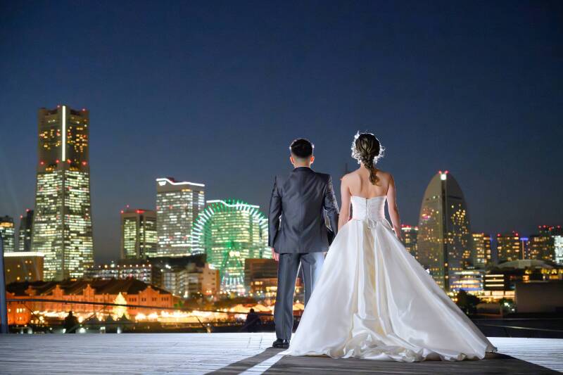 イルミネーションがお二人を引き立ててます♪