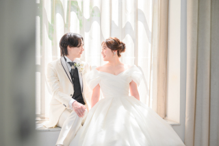 自然光を使った撮影が得意です！光を操り、ヘアメイクが映えるお写真を♪横浜の重要文化財はロケーション地としても特別感を演出してくれます。結婚式写真としてスタンダードに撮影もいかがでしょうか。