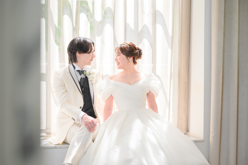 自然光を使った撮影が得意です!光を操り、ヘアメイクが映えるお写真を♪横浜の重要文化財はロケーション地としても特別感を演出してくれます。結婚式写真としてスタンダードに撮影もいかがでしょうか。