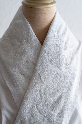 鶴飛翔白刺繍半衿