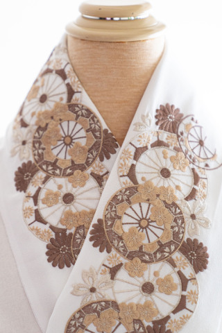 くすみ源氏車刺繡半衿