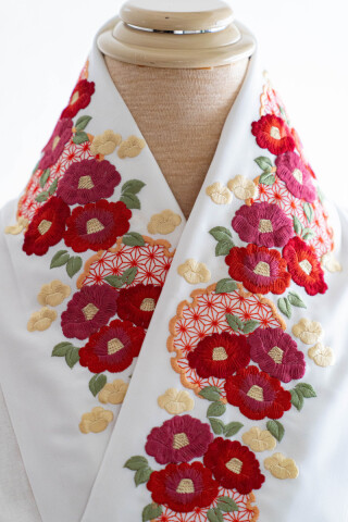 雪輪椿刺繍半衿