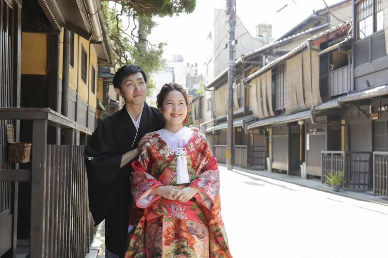 町家を背景に
