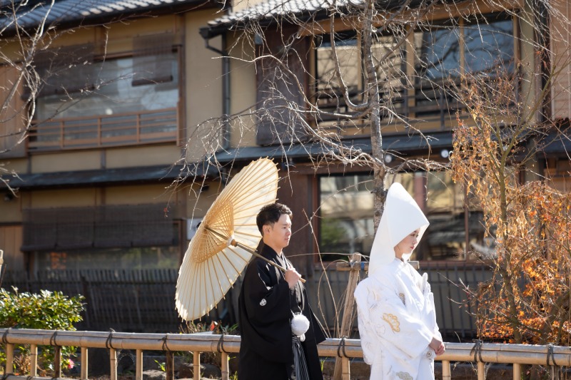 おすましで歩くお二人