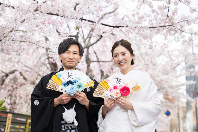 定番の手作り扇子を渡されてちょっと困る新郎様