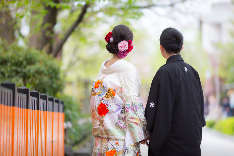 お背中にもお花がいっぱいで豪華！