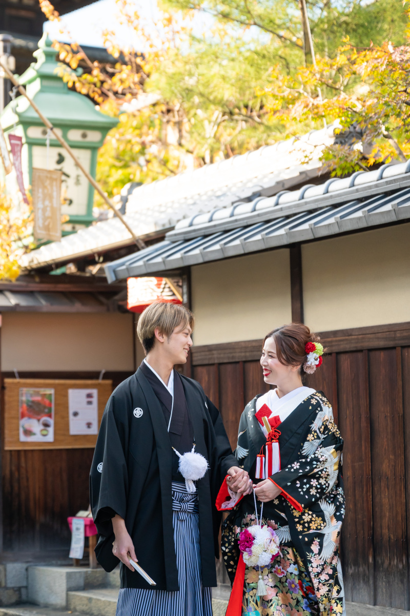 茶屋の前でしばし談笑。こんな自然なお二人も素敵