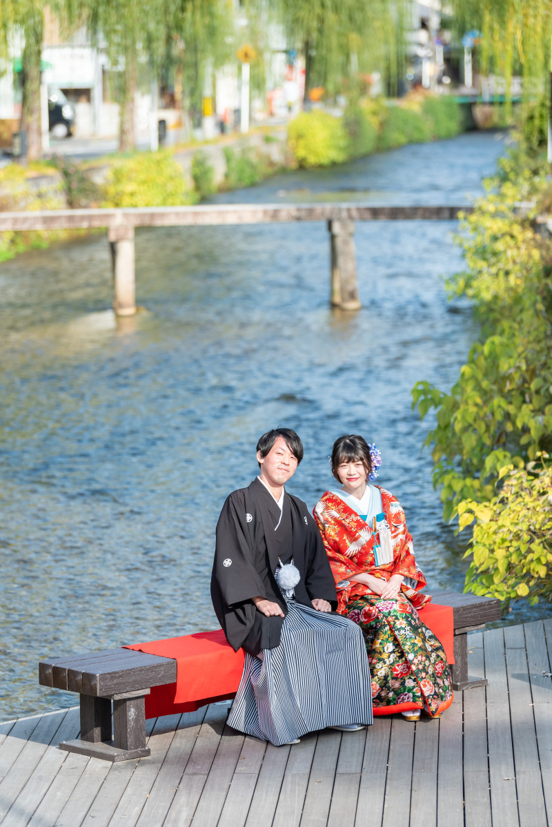 東山白川のベンチ