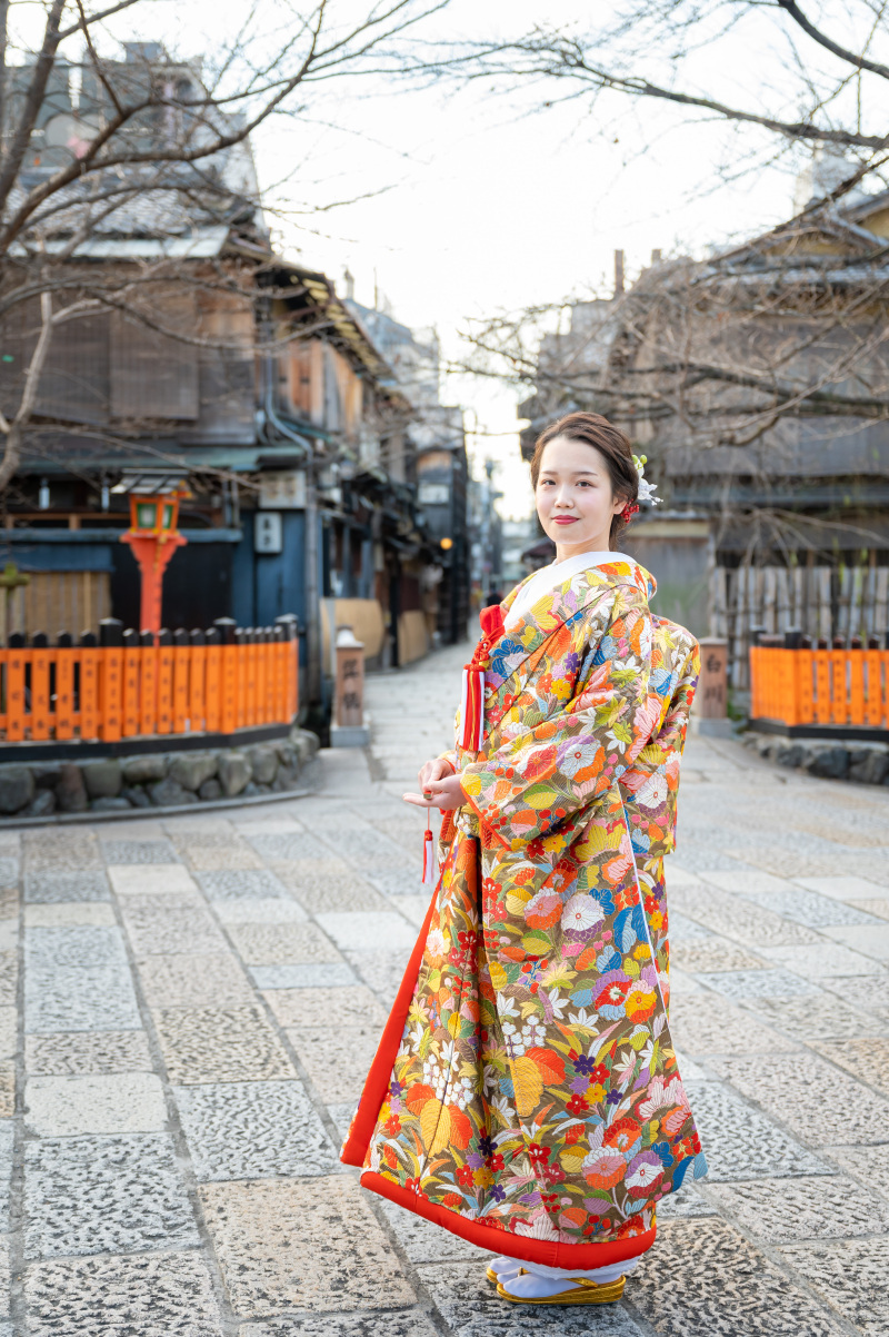 新婦様チョイスの色打掛はなないろ花集。