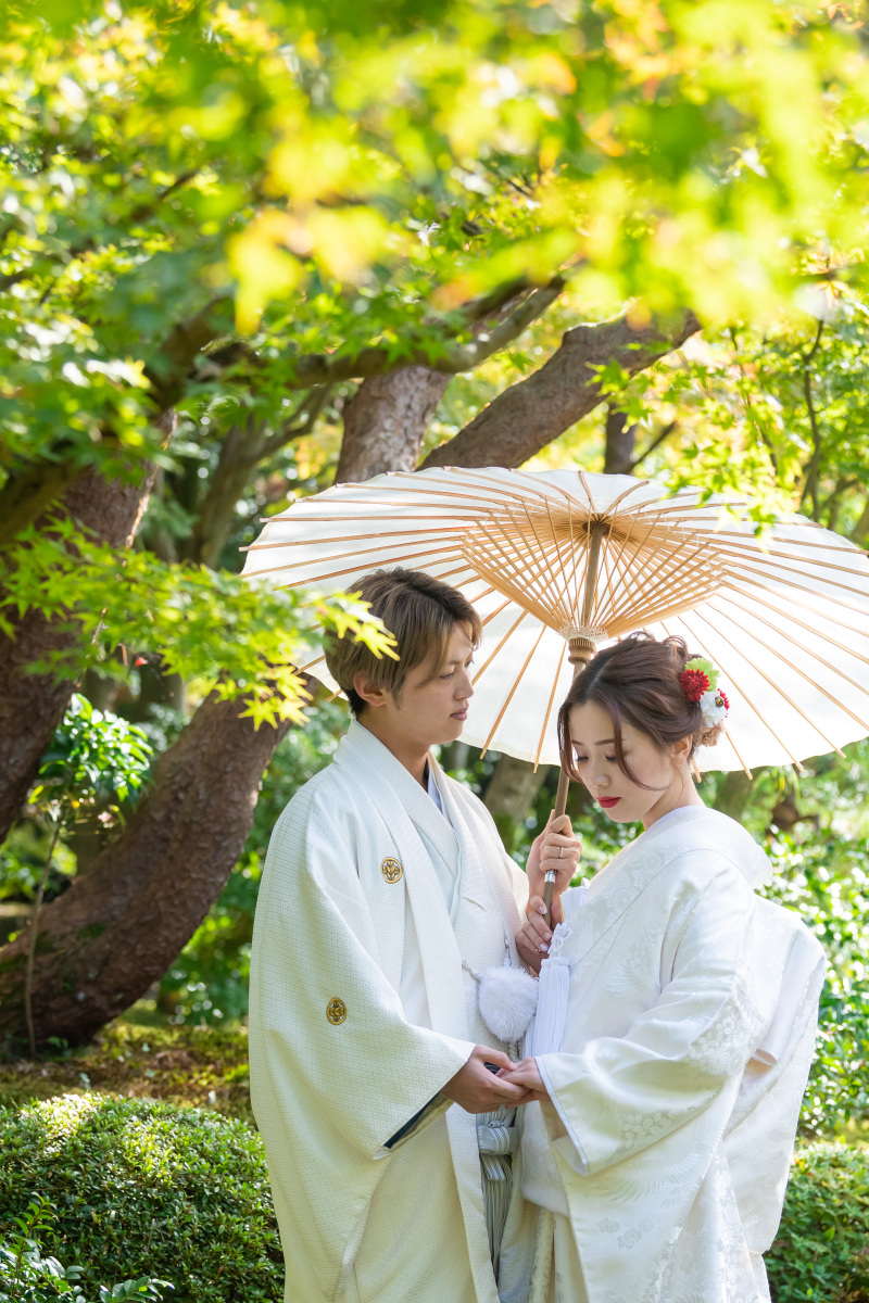 白傘をプラスして緑の中に爽やかさをプラス