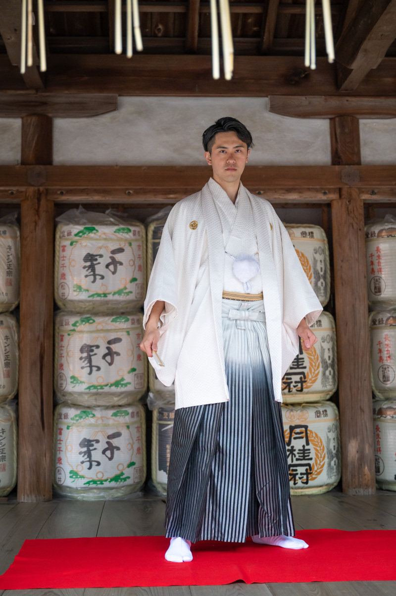 なんとも男らしい新郎様の立ちポーズ