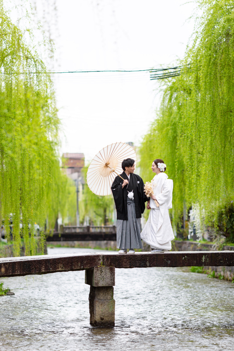 一本橋の上は濡れているのでおそるおそる