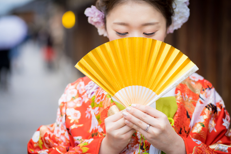 おしとやかに。