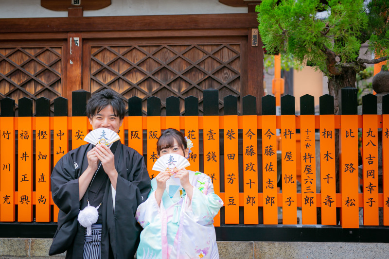 ミニ扇子をもって♡