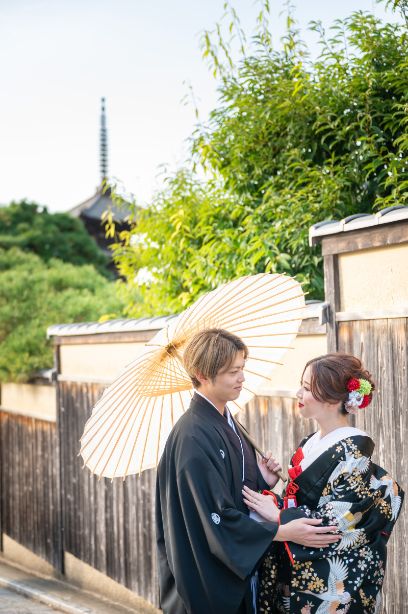 遠くに八坂の塔のてっぺんがチラリ。