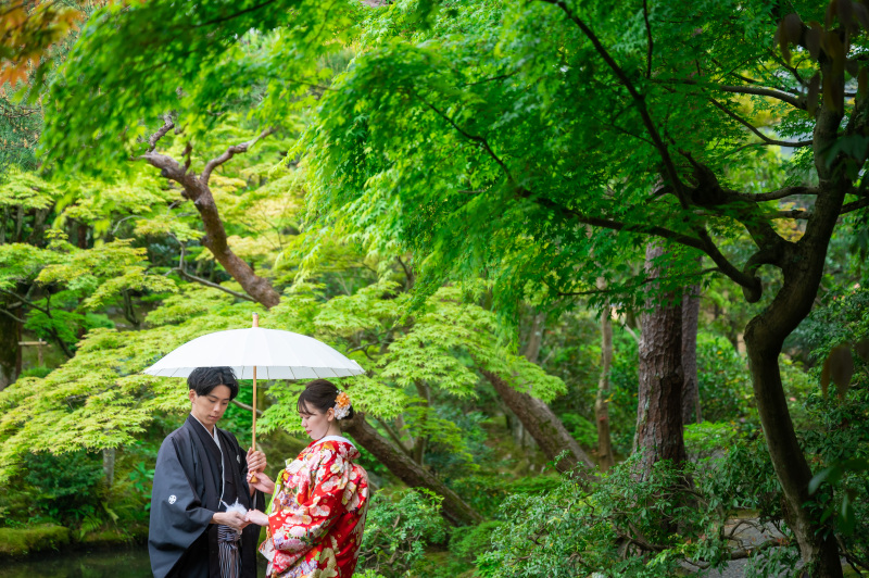 お衣装を羽織り替えて「日本庭園」での撮影開始！