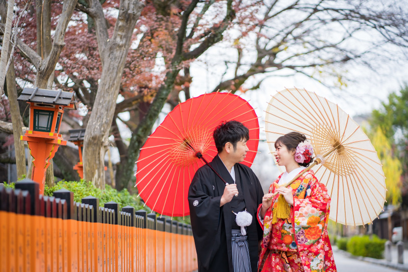 和傘を使って。