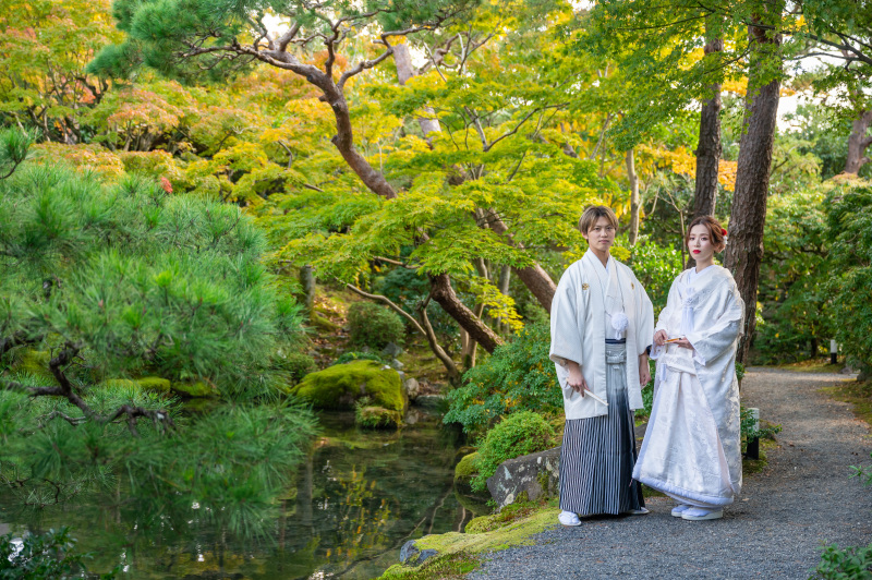 新郎様もコーデしたい!!新婦様の衣装に合わせて白紋服を着用