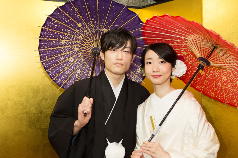 和傘を持って。