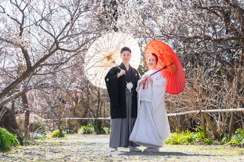 梅林の小径にたたずむお二人