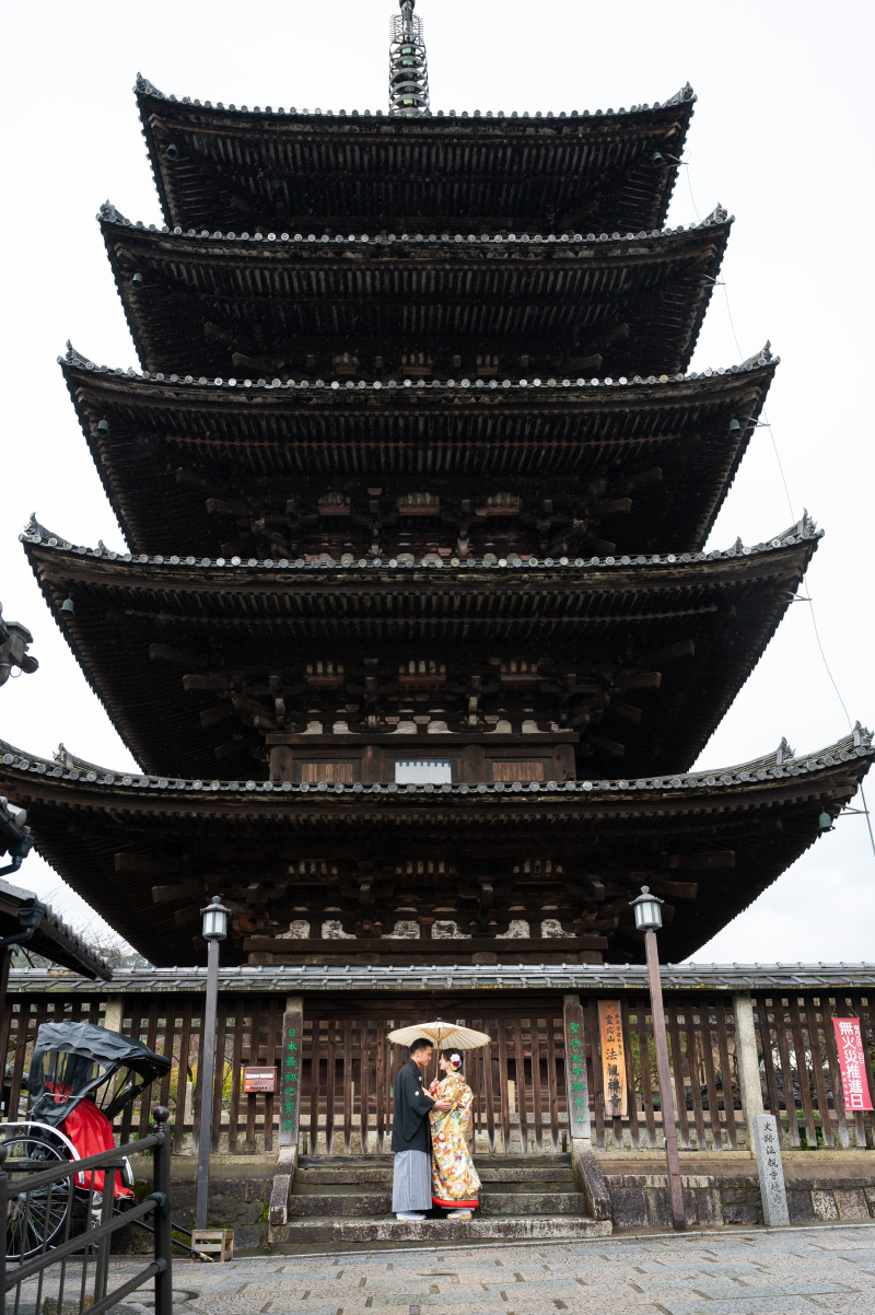 そびえる八坂の塔