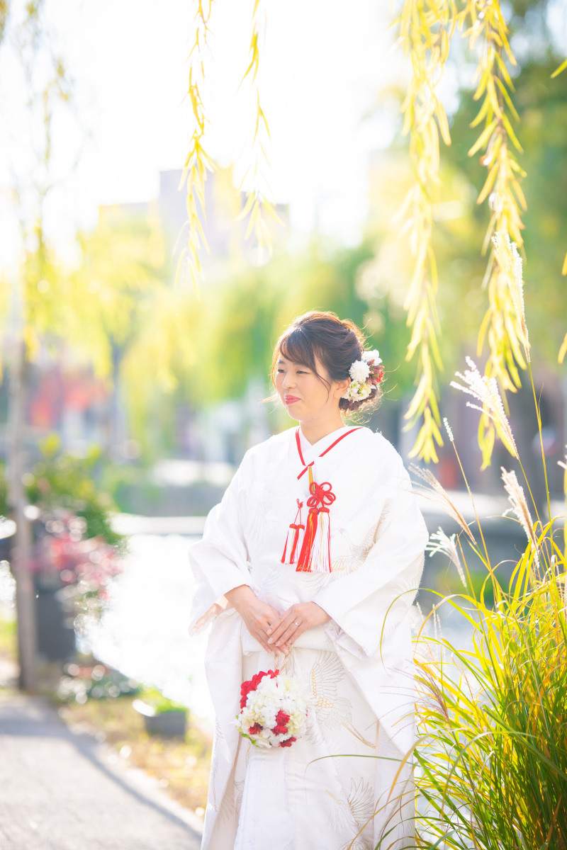 赤をポイントに。