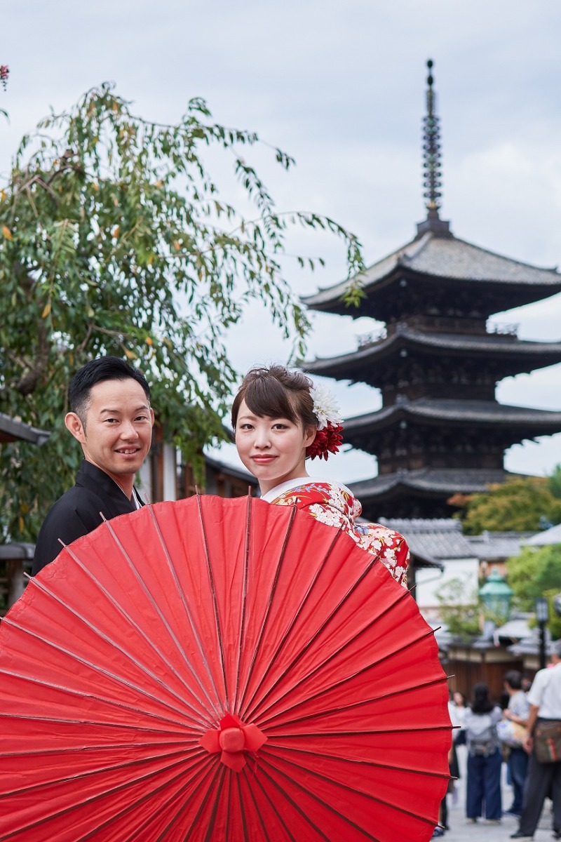 八坂の塔をバックに