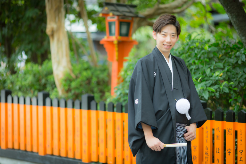 紋付姿の新郎様もりりしく。