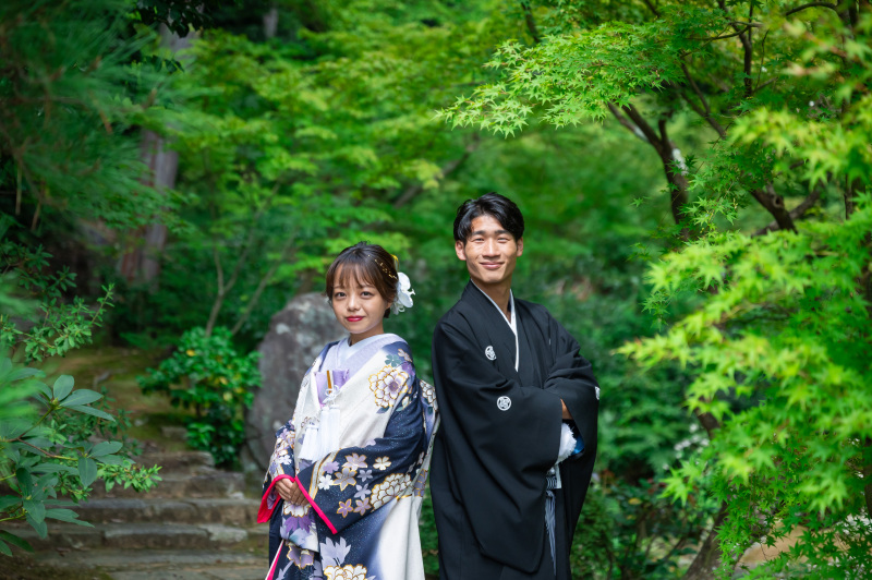 青紅葉に囲まれたお二人